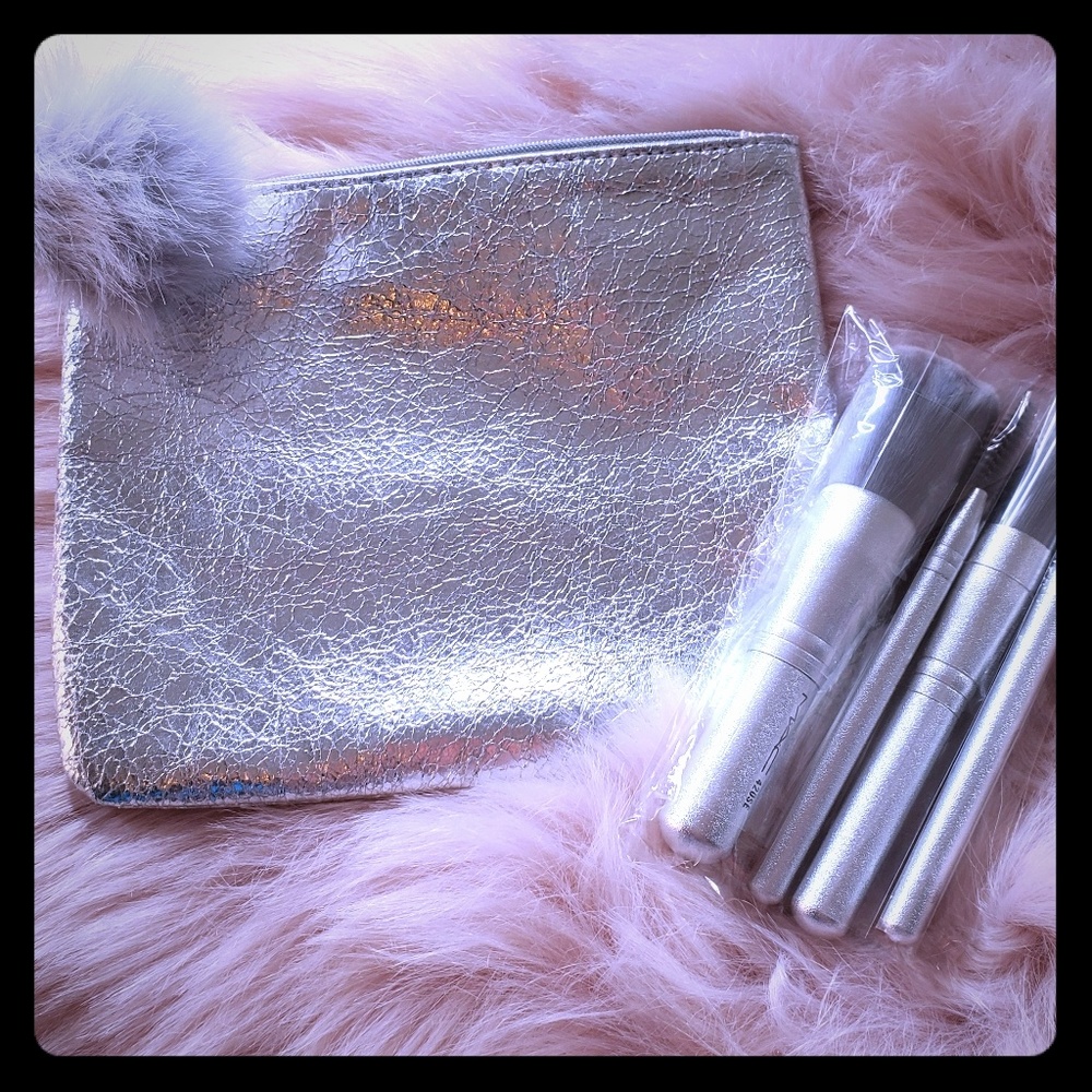 Mac Silver travel bag and brush set